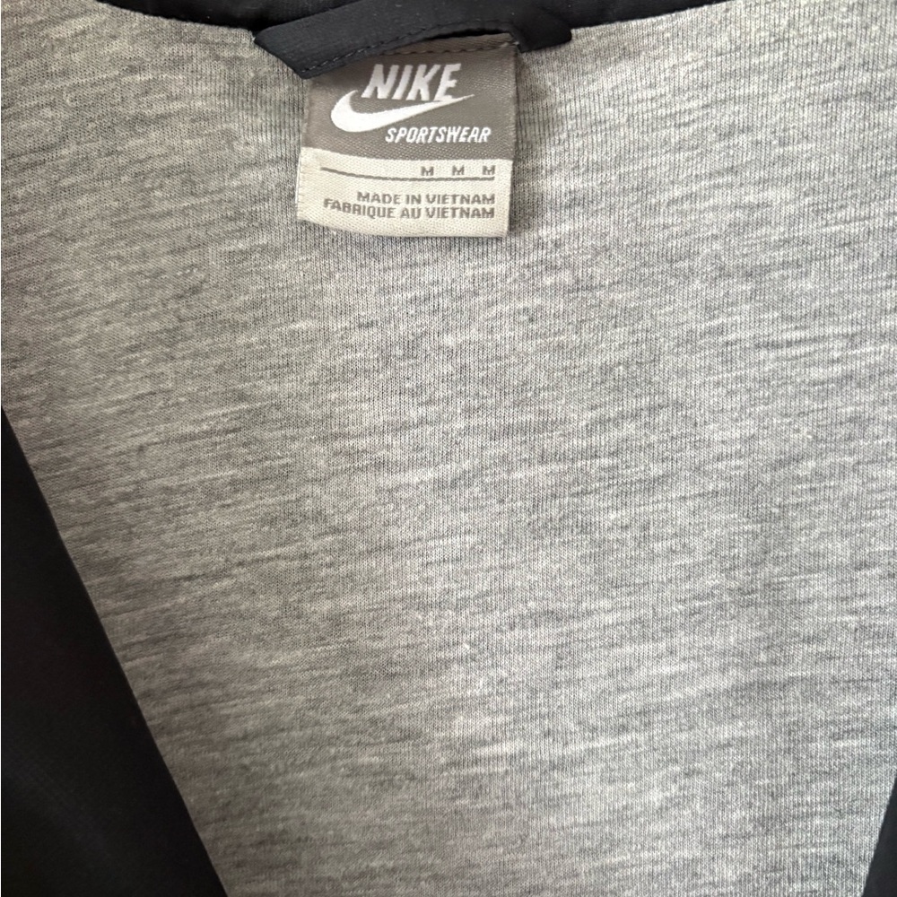 Nike Men's Black Lightweight jacket - Picture 5 of 11